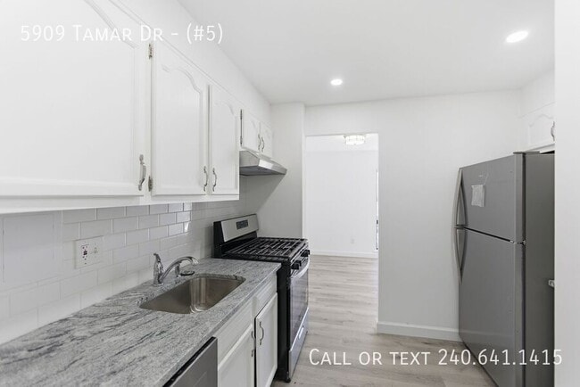 Building Photo - 5909 Tamar Dr