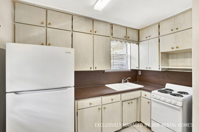 Building Photo - 4551 Astral St