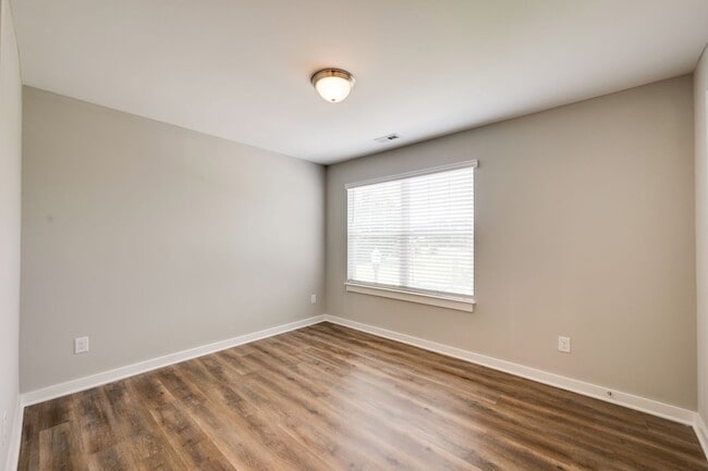 Building Photo - 203 E Frg Ct