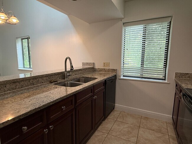 Building Photo - Soaring Ceilings, 2 bedrooms w/a loft