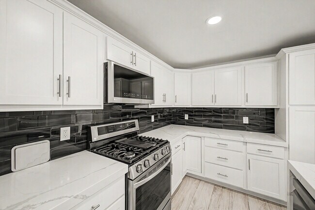 Building Photo - 3701 E Ludlow Dr