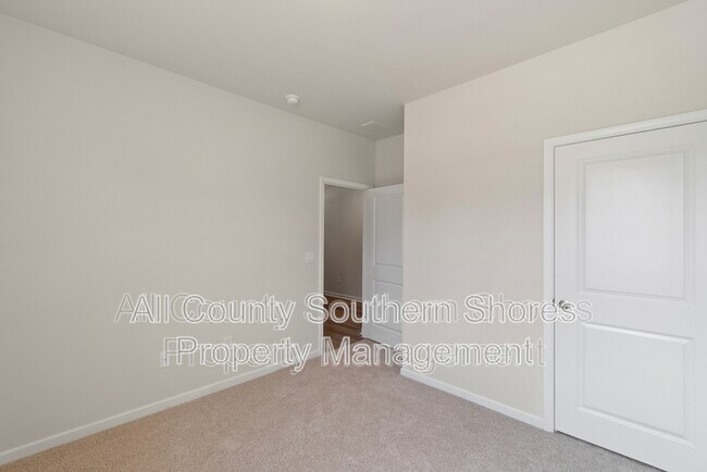 Building Photo - 215 Konik St