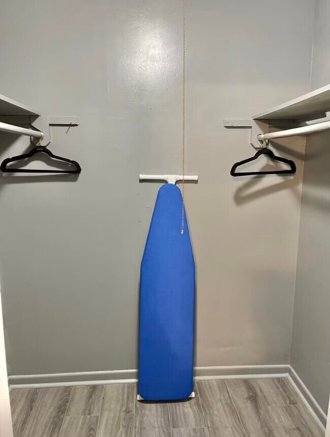 Building Photo - 1908 N 16th St