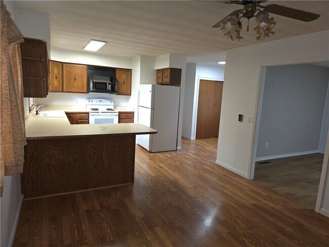 Building Photo - 379 Hollybrook Rd