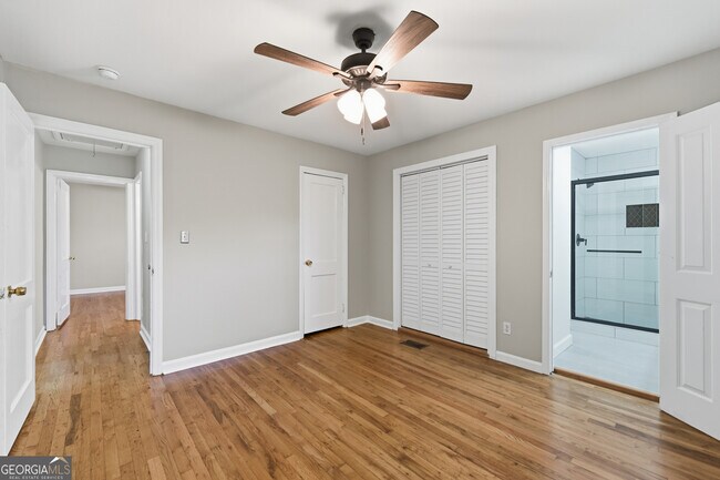 Building Photo - 1003 Valley Dr