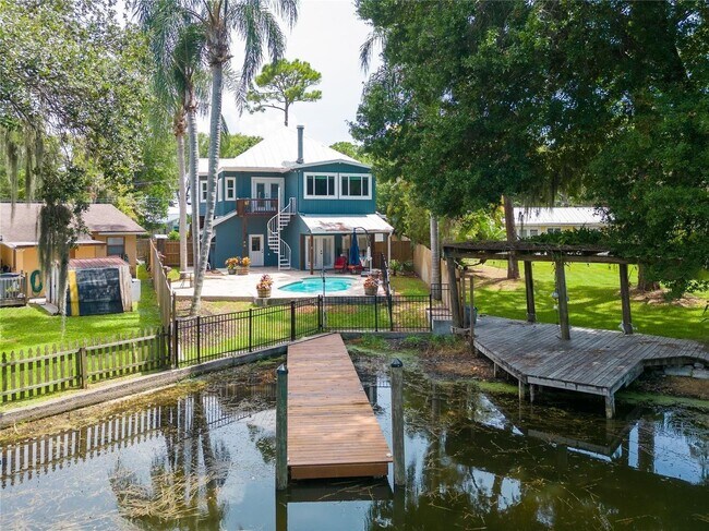 Building Photo - Lake Home