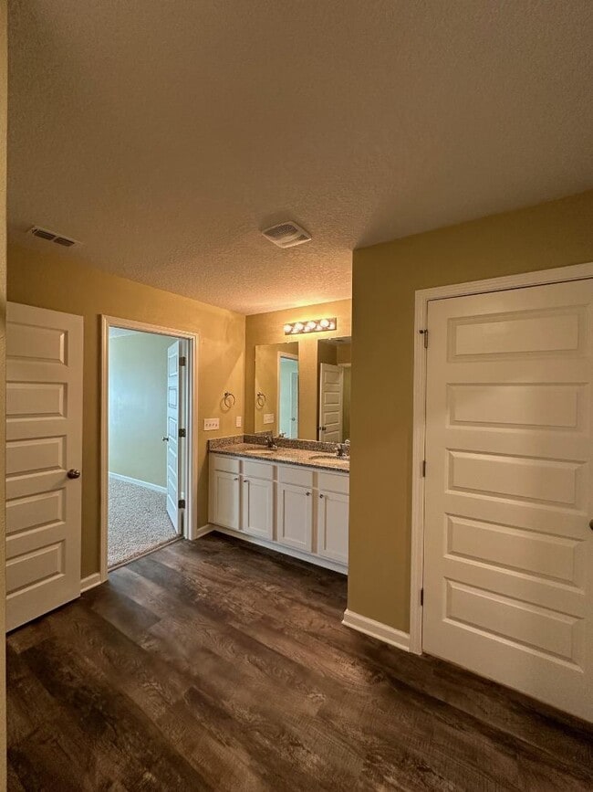 Building Photo - 3998 Whitetail Ln