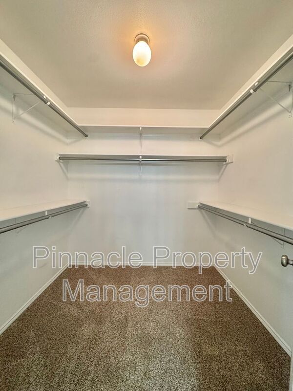 Building Photo - 4925 Scarlet Oak Dr