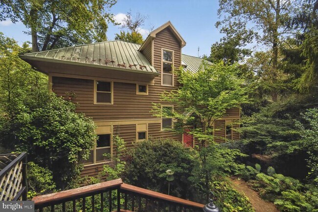Building Photo - 4532 Broad Branch Rd NW