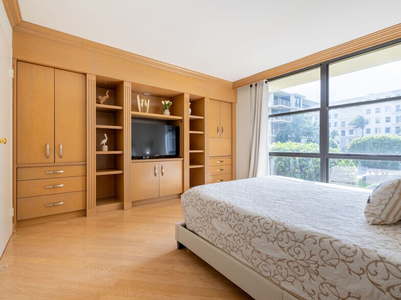 Building Photo - 3200 S Ocean Blvd