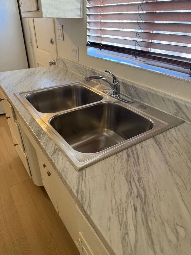 Building Photo - 10535