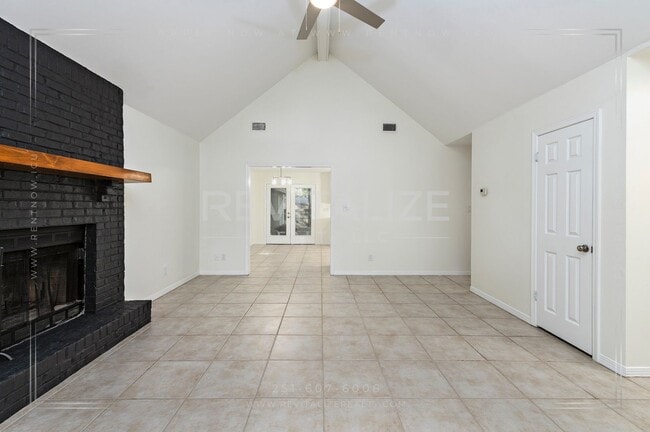 Building Photo - Sweet Cottage-esque 3-Bed 2-Bath in Daphne!