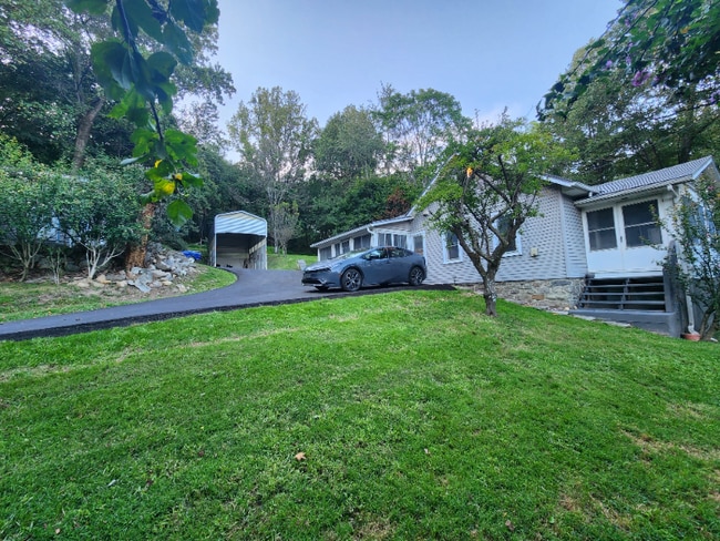 Building Photo - 15215 Charmian Rd