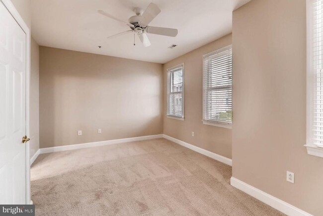 Building Photo - 1290 Harbor Island Walk