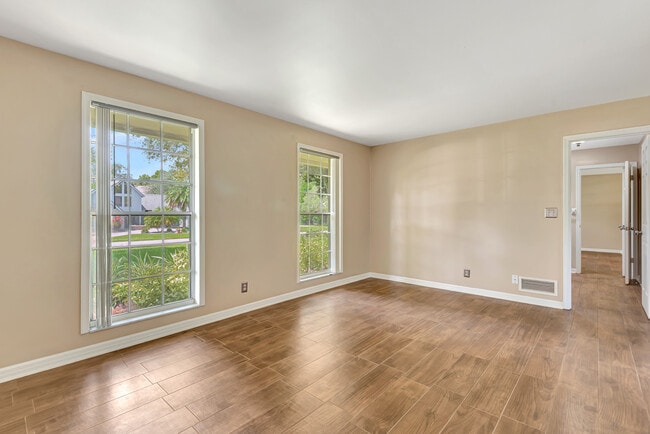 Building Photo - 119 Rio Pinar Dr