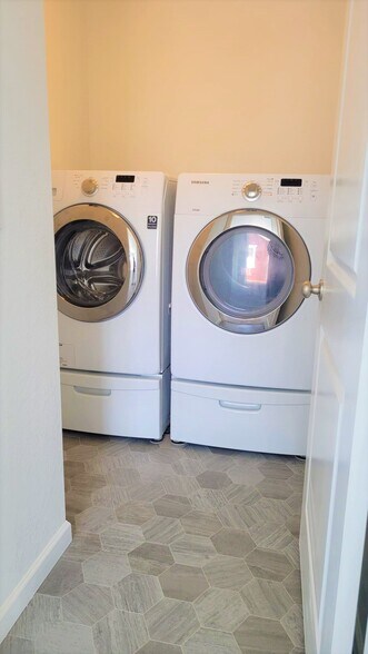 Laundry Room - 5309 Snowy Egret Grv
