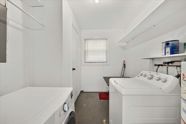 Building Photo - 3237 Harrow Pl