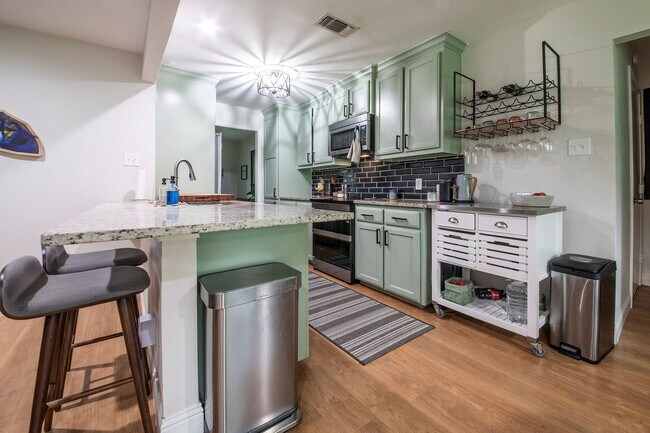 Building Photo - The Perfect Blend of Comfort, Style & Functionality in Ridglea Hills!