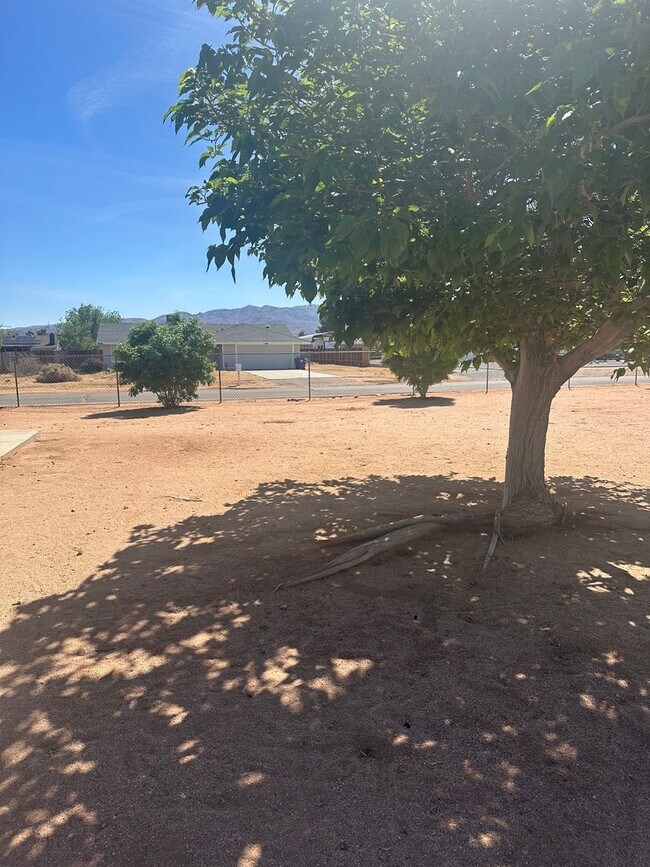 Building Photo - Family Home on Shandin Road