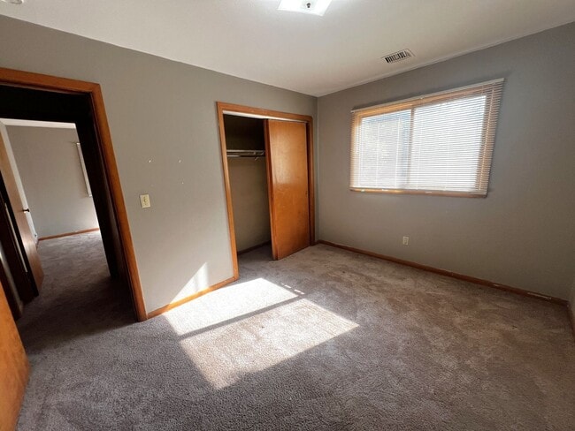 Building Photo - 1131 Maple St