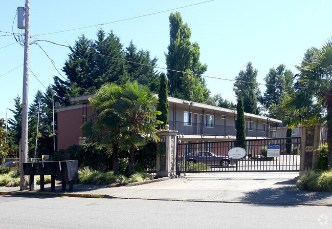 Primary Photo - Lobdell Apartments