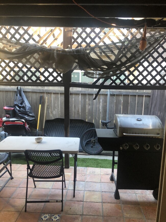 Building Photo - 243 Espanas Glen