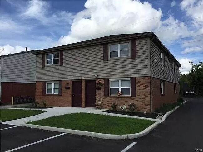 Building Photo - 1338 St Adalbert Ave