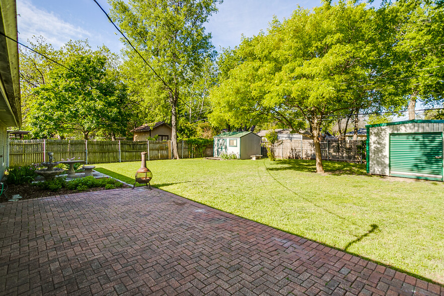 Building Photo - 1104 Sproles Dr