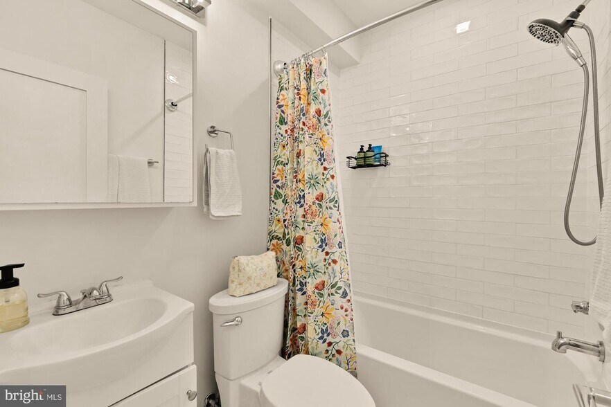 Building Photo - 1519 K St SE