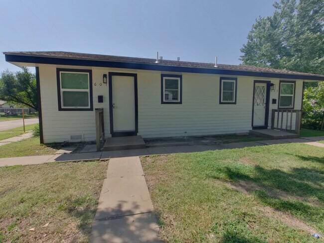 Primary Photo - 601 N Gordon St