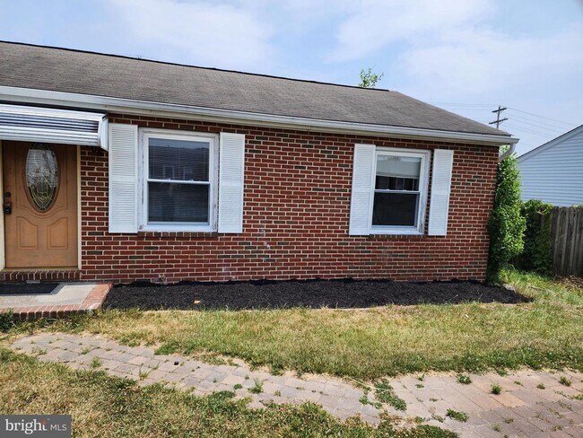 Building Photo - 106 Green Park Ct