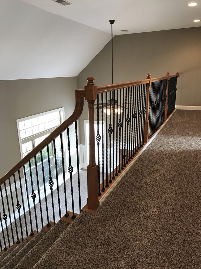 Building Photo - 3564 Drake Rd