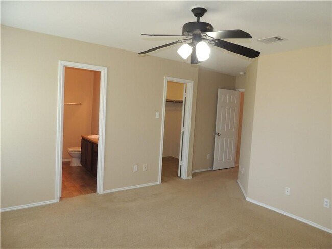 Building Photo - 315 Feathergrass Dr