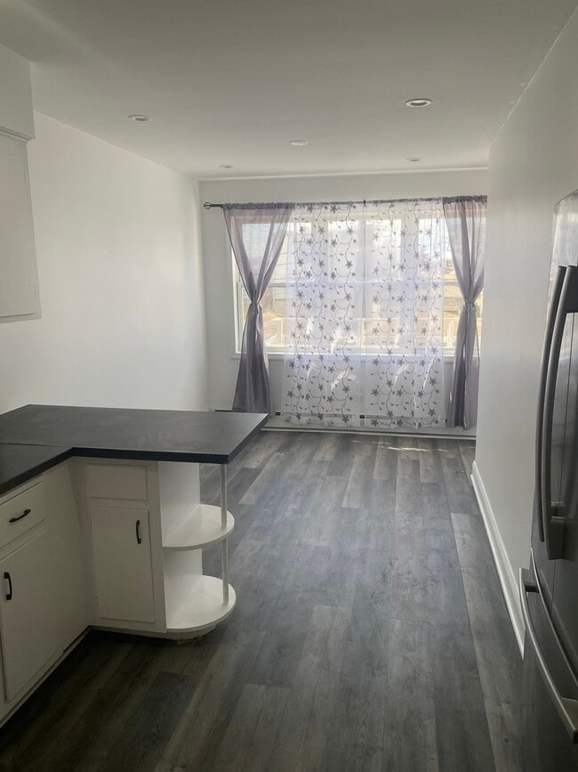 Building Photo - 5530 N Mango Ave