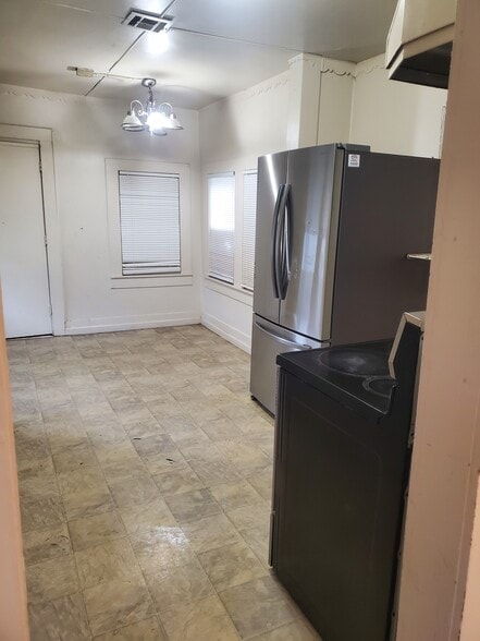 Breakfast area - 222 W Murrill St