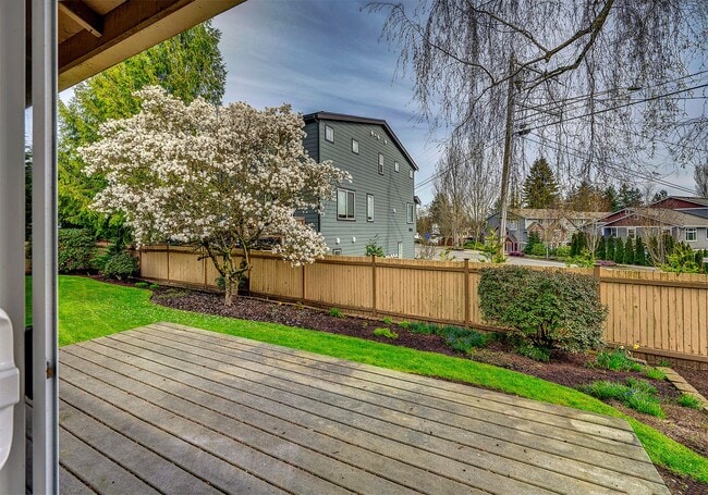 Building Photo - Lynnwood Duplex