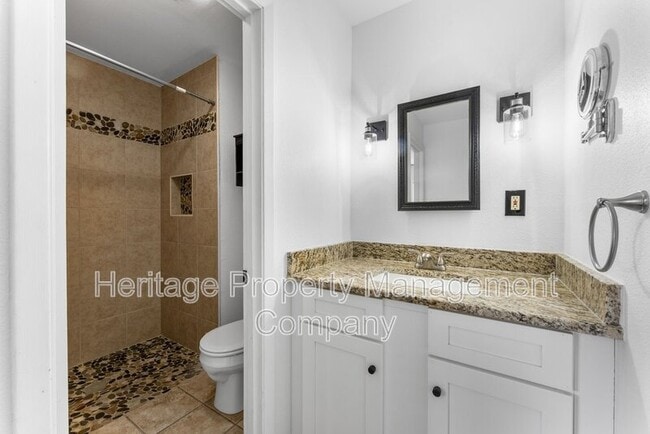 Building Photo - 3614 Versailles Dr