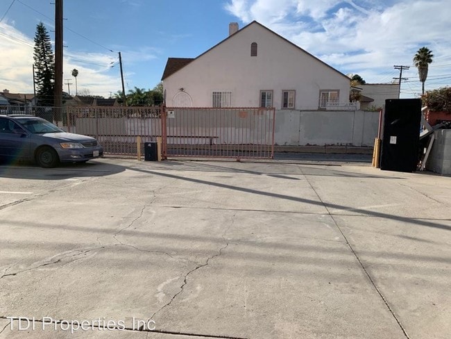 Building Photo - 7727 S Western Ave
