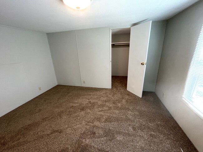 Building Photo - 3 Bedroom, 2 Bath Single Family Home