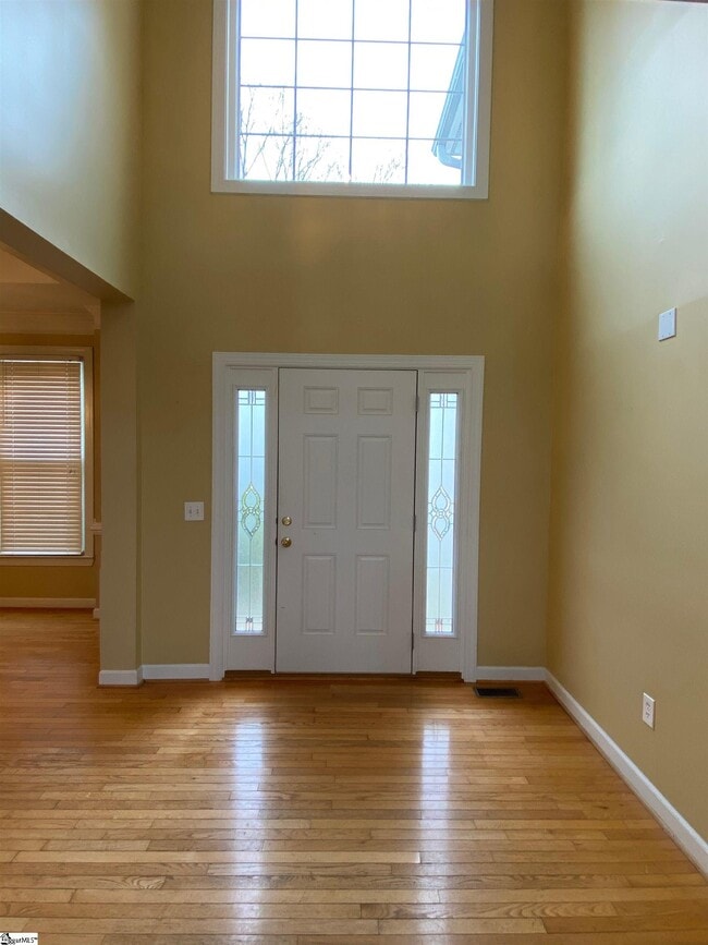 Building Photo - 301 Fortuna Dr