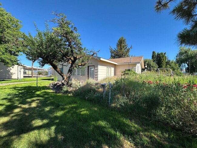 Building Photo - 5842 Henley Rd