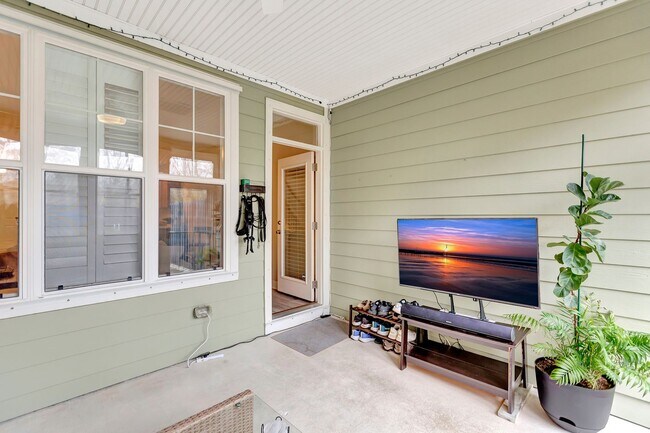 Building Photo - Immaculate Townhome in Dunes West