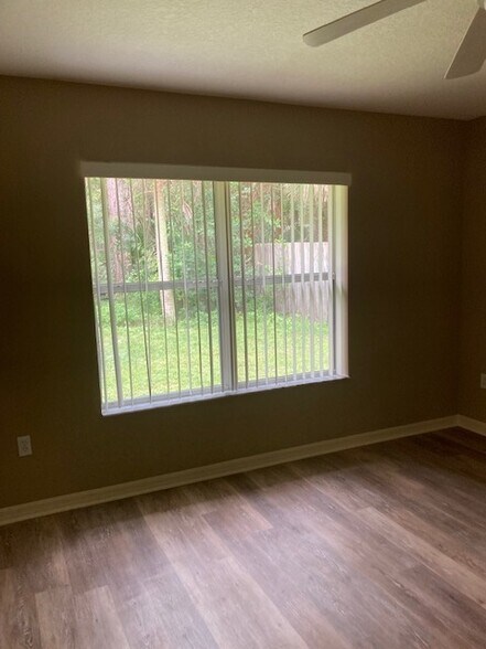 Building Photo - 6 Pony Ln