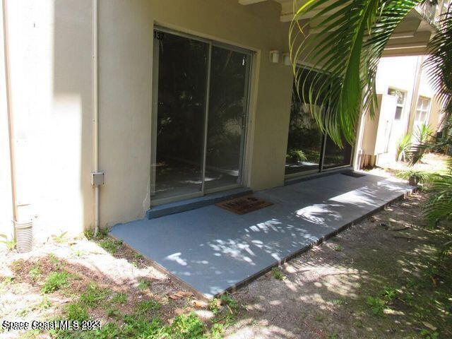 Building Photo - 221 Columbia Dr