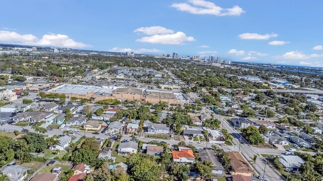 Building Photo - 818 Kaye St