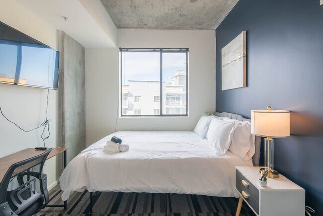 Building Photo - 333 E Roosevelt St