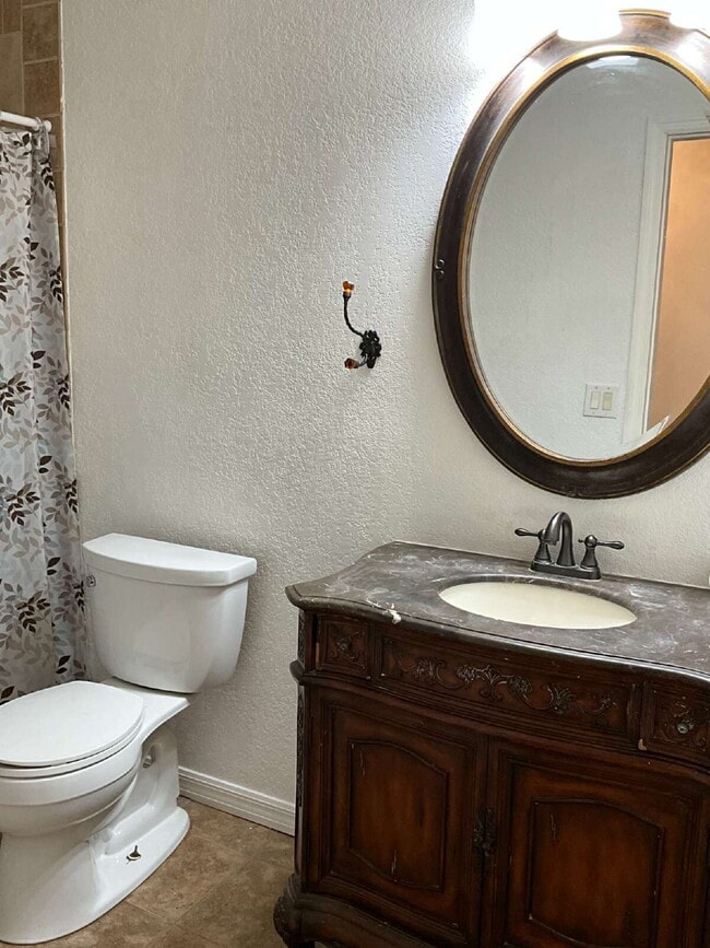 Building Photo - 3 bedroom 2 bath Single Family Home with N...