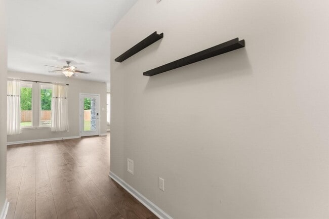 Building Photo - 1647 Reserve Dr