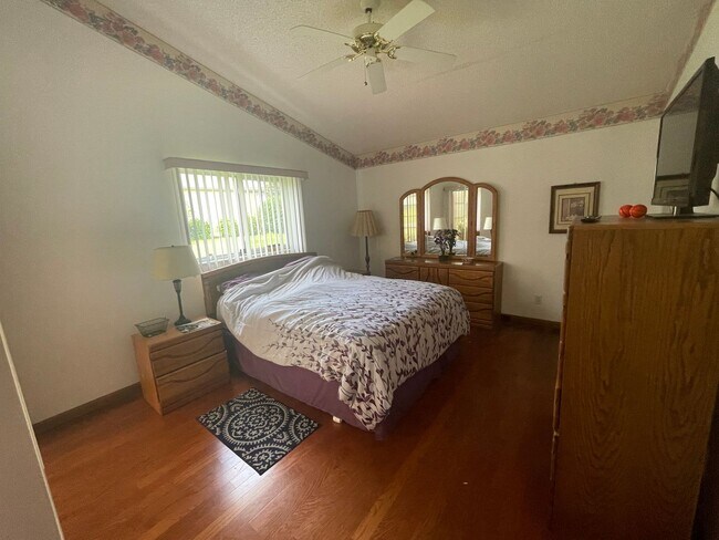 Building Photo - Charming 2BR/2BA Home in Ocala Palms – Golf Course Community Living!