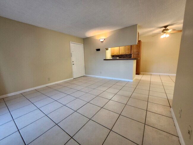 Building Photo - 545 Trace Cir